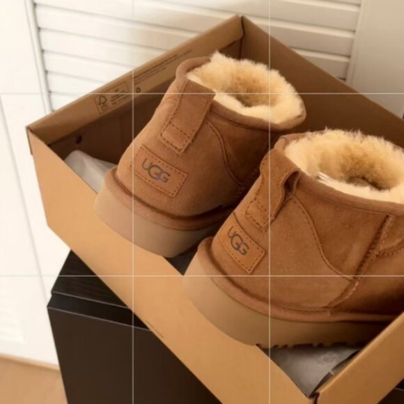 New Ugg Womens mini Snow boots - Picture 7 of 7